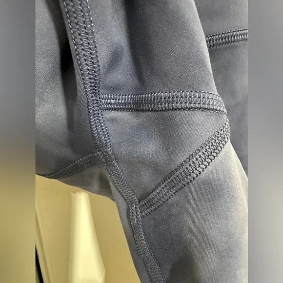 Lululemon Wunder Train High-Rise Short 6"
Diamond Dye Shade Naval Blue size 2 - Picture 4 of 6